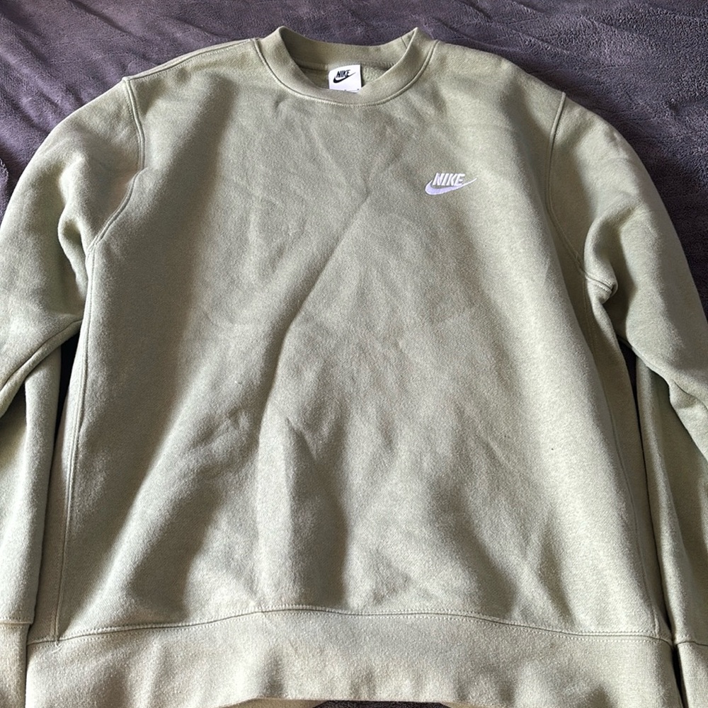 Men’s Nike sweatshirt